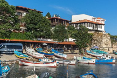 Nessebar, Bulgaristan - 12 Ağustos 2018: Panoramik liman ve Nessebar Eski kasaba Burgaz bölge, Bulgaristan