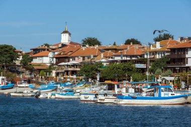 Nessebar, Bulgaristan - 12 Ağustos 2018: Panoramik liman ve Nessebar Eski kasaba Burgaz bölge, Bulgaristan