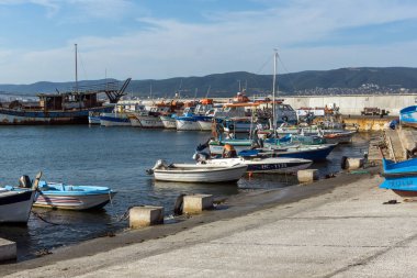Nessebar, Bulgaristan - 12 Ağustos 2018: Panoramik liman ve Nessebar Eski kasaba Burgaz bölge, Bulgaristan