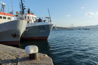 Sozopol, Bulgaristan - 9 Ağustos 2018: Süzebolu bağlantı noktası, Burgaz bölge, Bulgaristan, tekne