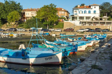 Sozopol, Bulgaristan - 9 Ağustos 2018: Süzebolu bağlantı noktası, Burgaz bölge, Bulgaristan, tekne