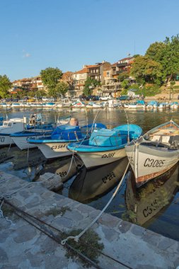 Sozopol, Bulgaristan - 9 Ağustos 2018: Süzebolu bağlantı noktası, Burgaz bölge, Bulgaristan, tekne