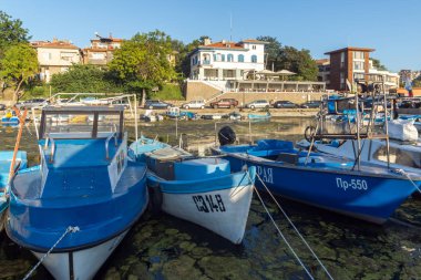 Sozopol, Bulgaristan - 9 Ağustos 2018: Süzebolu bağlantı noktası, Burgaz bölge, Bulgaristan, tekne