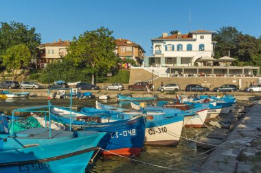 Sozopol, Bulgaristan - 9 Ağustos 2018: Süzebolu bağlantı noktası, Burgaz bölge, Bulgaristan, tekne