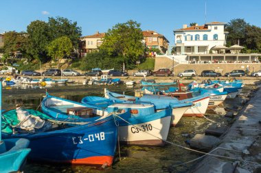 Sozopol, Bulgaristan - 9 Ağustos 2018: Süzebolu bağlantı noktası, Burgaz bölge, Bulgaristan, tekne