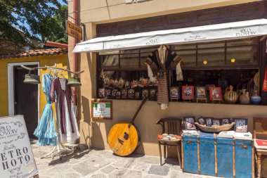 Plovdiv, Bulgaristan - 5 Temmuz 2018: Kaldırım taşı döşeli cadde ve ondokuzuncu yüzyıl evlerde eski şehir şehir Plovdiv, Bulgaristan