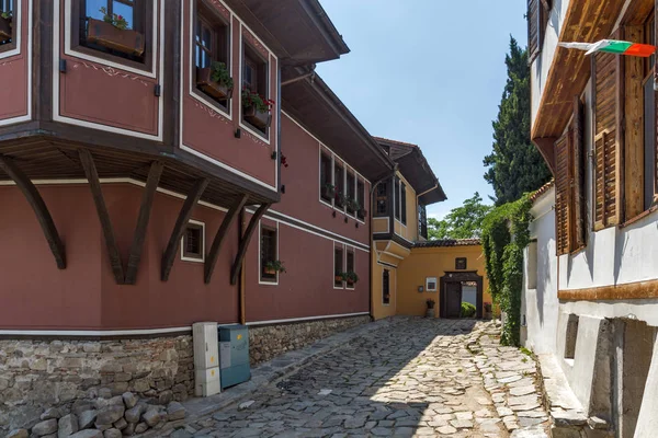 Plovdiv Bulgarije Juli 2018 Geplaveide Straat Huizen Uit Negentiende Eeuw — Stockfoto