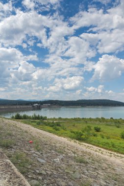Koprinka rezervuar, Bulgaristan - 5 Ağustos 2018: Koprinka depo, Stara Zagora bölge, Bulgaristan Panoraması