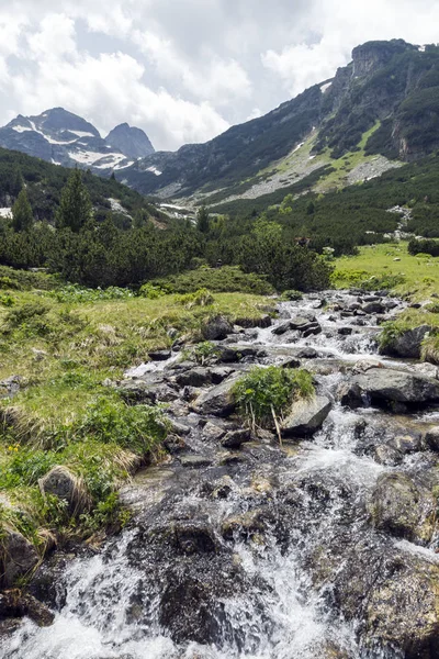 Sommarlandskap Malyovitsa Peak Och Malyoviska River Rilabergen Bulgarien — Stockfoto