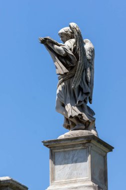 Rome, İtalya - 22 Haziran 2017: Mimari detay St. Angelo Köprüsü şehir Roma, İtalya