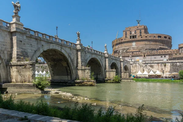 Roma Itália Junho 2017 Vista Verão Ponte São Ângelo Rio — Fotografia de Stock