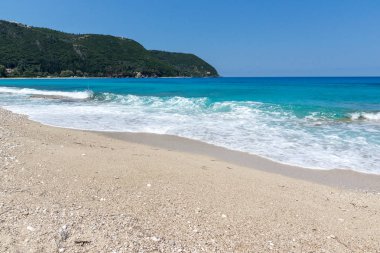 Agios Ioanis Plajı mavi suları, Lefkada, Ionian Islands, Yunanistan ile deniz manzarası