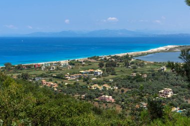 Mavi sular, Lefkada, İyon Adaları, Yunanistan ile Agios Ioanis plaj Amazing panorama