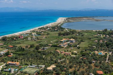 Mavi sular, Lefkada, İyon Adaları, Yunanistan ile Agios Ioanis plaj Amazing panorama