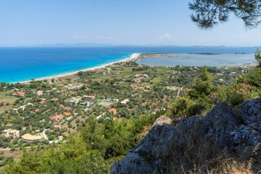 Mavi sular, Lefkada, İyon Adaları, Yunanistan ile Agios Ioanis plaj Amazing panorama