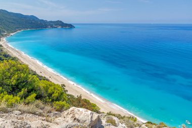 Muhteşem deniz manzarası Beach Kokkinos Vrachos mavi suları, Lefkada, Ionian Islands, Yunanistan