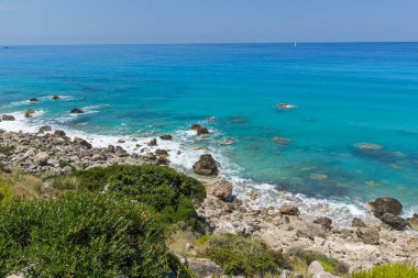 Muhteşem deniz manzarası Beach Kokkinos Vrachos mavi suları, Lefkada, Ionian Islands, Yunanistan