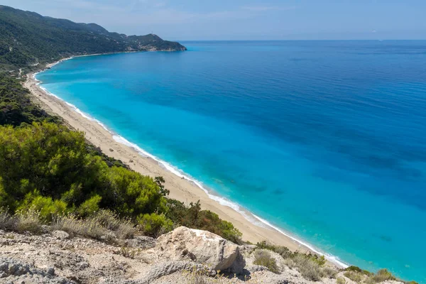 Muhteşem deniz manzarası Beach Kokkinos Vrachos mavi suları, Lefkada, Ionian Islands, Yunanistan