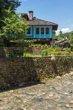 Etar, Gabrovo, Bulgaristan- 6 Temmuz 2018: Etar köyündeeski ev (Etara) Gabrovo kasabası yakınlarında, Bulgaristan