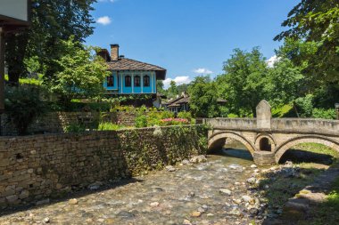 Etar, Gabrovo, Bulgaristan- 6 Temmuz 2018: Etar köyündeeski ev (Etara) Gabrovo kasabası yakınlarında, Bulgaristan