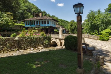 Etar, Gabrovo, Bulgaristan- 6 Temmuz 2018: Etar köyündeeski ev (Etara) Gabrovo kasabası yakınlarında, Bulgaristan