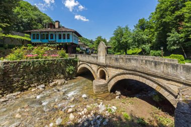 Etar, Gabrovo, Bulgaristan- 6 Temmuz 2018: Etar köyündeeski ev (Etara) Gabrovo kasabası yakınlarında, Bulgaristan