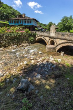 Etar, Gabrovo, Bulgaristan- 6 Temmuz 2018: Etar köyündeeski ev (Etara) Gabrovo kasabası yakınlarında, Bulgaristan