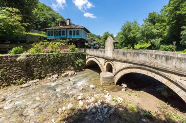 Etar, Gabrovo, Bulgaristan- 6 Temmuz 2018: Etar köyündeeski ev (Etara) Gabrovo kasabası yakınlarında, Bulgaristan