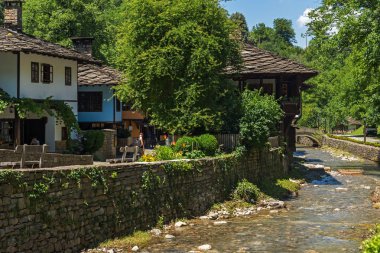 Etar, Gabrovo, Bulgaristan- 6 Temmuz 2018: Etar köyündeeski ev (Etara) Gabrovo kasabası yakınlarında, Bulgaristan
