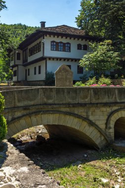 Etar, Gabrovo, Bulgaristan- 6 Temmuz 2018: Etar köyündeeski ev (Etara) Gabrovo kasabası yakınlarında, Bulgaristan