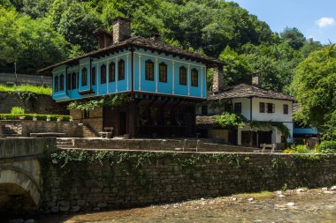 Etar, Gabrovo, Bulgaristan- 6 Temmuz 2018: Etar köyündeeski ev (Etara) Gabrovo kasabası yakınlarında, Bulgaristan