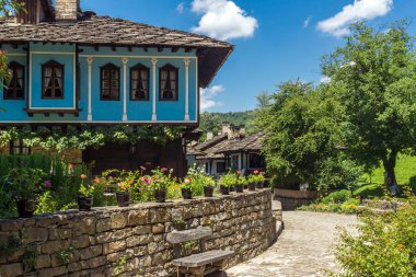 Etar, Gabrovo, Bulgaristan- 6 Temmuz 2018: Etar köyündeeski ev (Etara) Gabrovo kasabası yakınlarında, Bulgaristan