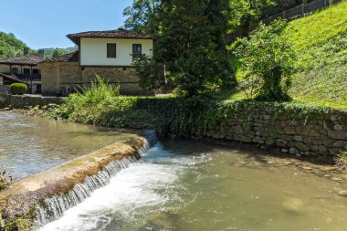 Etar, Gabrovo, Bulgaristan- 6 Temmuz 2018: Etar köyündeeski ev (Etara) Gabrovo kasabası yakınlarında, Bulgaristan