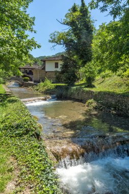 Etar, Gabrovo, Bulgaristan- 6 Temmuz 2018: Etar köyündeeski ev (Etara) Gabrovo kasabası yakınlarında, Bulgaristan