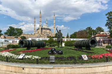 Anıt olarak Osmanlı Sultan Mehmed II Edirne şehri, Doğu Trakya, Türkiye'de Ortaçağ topuyla