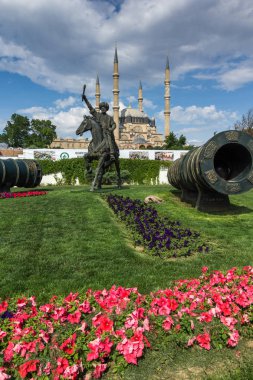 Anıt olarak Osmanlı Sultan Mehmed II Edirne şehri, Doğu Trakya, Türkiye'de Ortaçağ topuyla