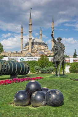 Anıt olarak Osmanlı Sultan Mehmed II Edirne şehri, Doğu Trakya, Türkiye'de Ortaçağ topuyla