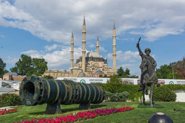 Anıt olarak Osmanlı Sultan Mehmed II Edirne şehri, Doğu Trakya, Türkiye'de Ortaçağ topuyla