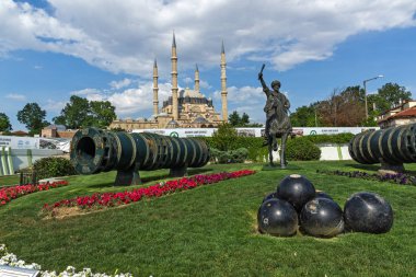 Anıt olarak Osmanlı Sultan Mehmed II Edirne şehri, Doğu Trakya, Türkiye'de Ortaçağ topuyla