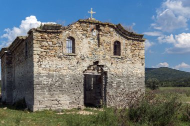 Ortaçağ Doğu Ortodoks Kilisesi, Saint John Rila Zhrebchevo rezervuar, Sliven bölge, Bulgaristan altındaki terk edilmiş