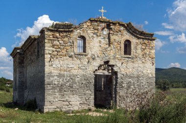 Ortaçağ Doğu Ortodoks Kilisesi, Saint John Rila Zhrebchevo rezervuar, Sliven bölge, Bulgaristan altındaki terk edilmiş