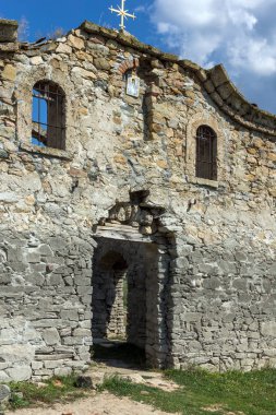 Ortaçağ Doğu Ortodoks Kilisesi, Saint John Rila Zhrebchevo rezervuar, Sliven bölge, Bulgaristan altındaki terk edilmiş