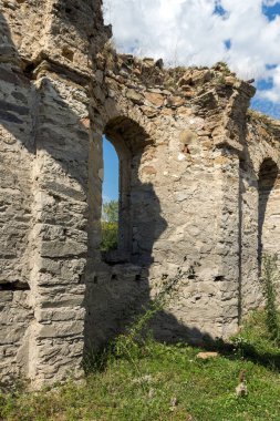 Ortaçağ Doğu Ortodoks Kilisesi, Saint John Rila Zhrebchevo rezervuar, Sliven bölge, Bulgaristan altındaki terk edilmiş