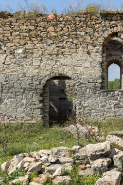 Ortaçağ Doğu Ortodoks Kilisesi, Saint John Rila Zhrebchevo rezervuar, Sliven bölge, Bulgaristan altındaki terk edilmiş