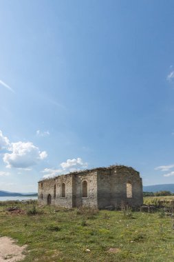 Ortaçağ Doğu Ortodoks Kilisesi, Saint John Rila Zhrebchevo rezervuar, Sliven bölge, Bulgaristan altındaki terk edilmiş