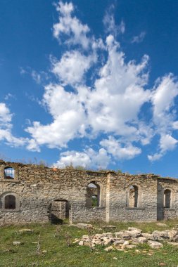 Ortaçağ Doğu Ortodoks Kilisesi, Saint John Rila Zhrebchevo rezervuar, Sliven bölge, Bulgaristan altındaki terk edilmiş