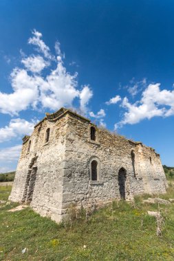Ortaçağ Doğu Ortodoks Kilisesi, Saint John Rila Zhrebchevo rezervuar, Sliven bölge, Bulgaristan altındaki terk edilmiş