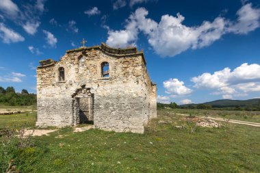 Ortaçağ Doğu Ortodoks Kilisesi, Saint John Rila Zhrebchevo rezervuar, Sliven bölge, Bulgaristan altındaki terk edilmiş