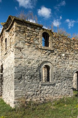 Ortaçağ Doğu Ortodoks Kilisesi, Saint John Rila Zhrebchevo rezervuar, Sliven bölge, Bulgaristan altındaki terk edilmiş