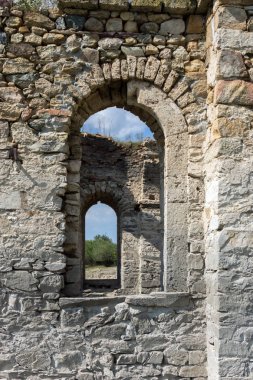 Ortaçağ Doğu Ortodoks Kilisesi, Saint John Rila Zhrebchevo rezervuar, Sliven bölge, Bulgaristan altındaki terk edilmiş